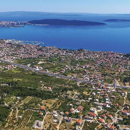 Apartment Stunning In Kastel Kambelovac *
