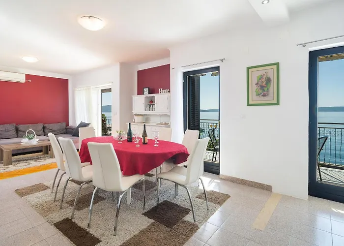 Obala Kralja Tomislava Vi *